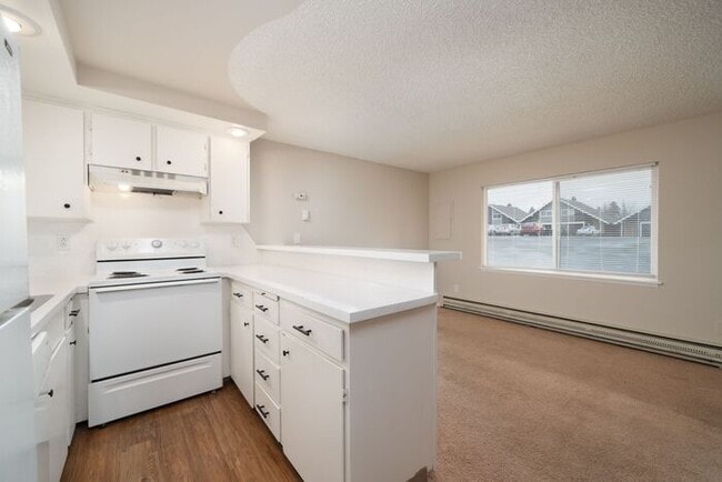 Building Photo - Now Leasing: Beautiful Rustic-Style Apartm...