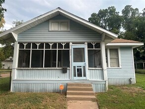 Building Photo - 202 E Elmwood St