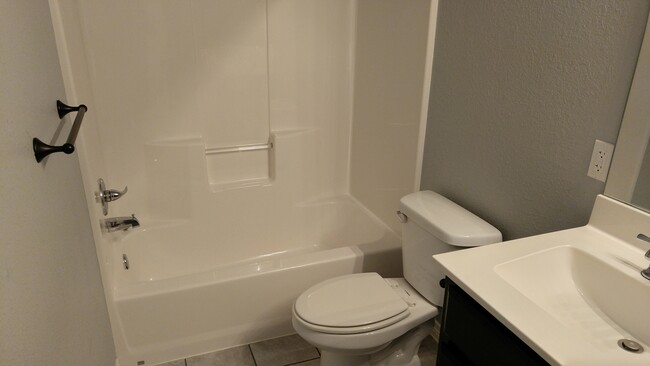 Master bath. - 101 N 1st St