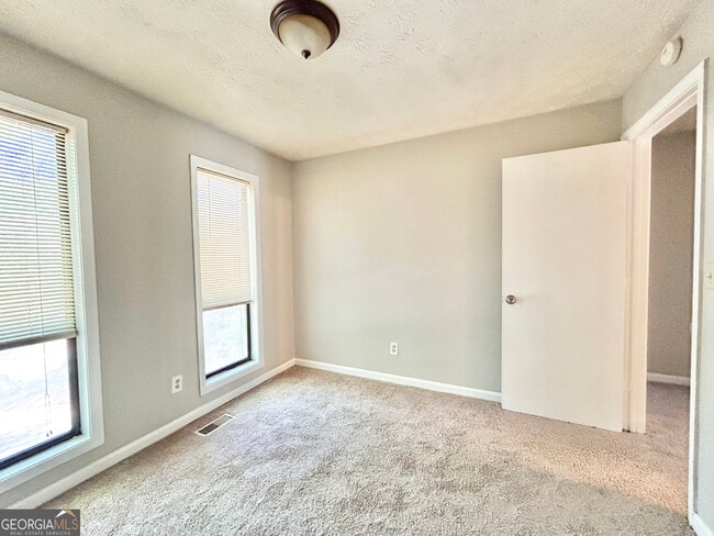Building Photo - 5955 Sutton Pl