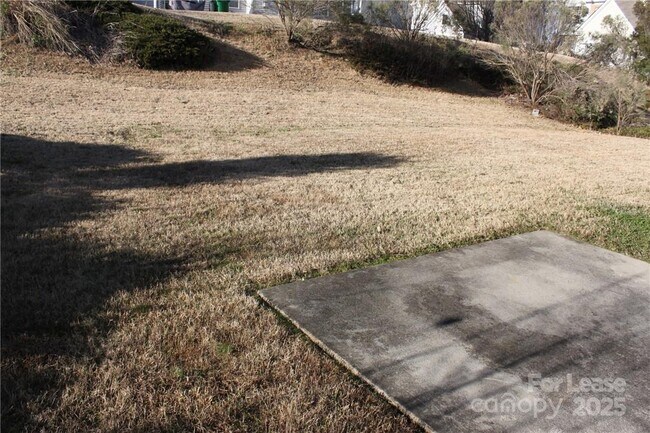 Building Photo - 2715 Old Ironside Dr