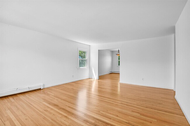 Building Photo - 237 Gainsborg Ave E