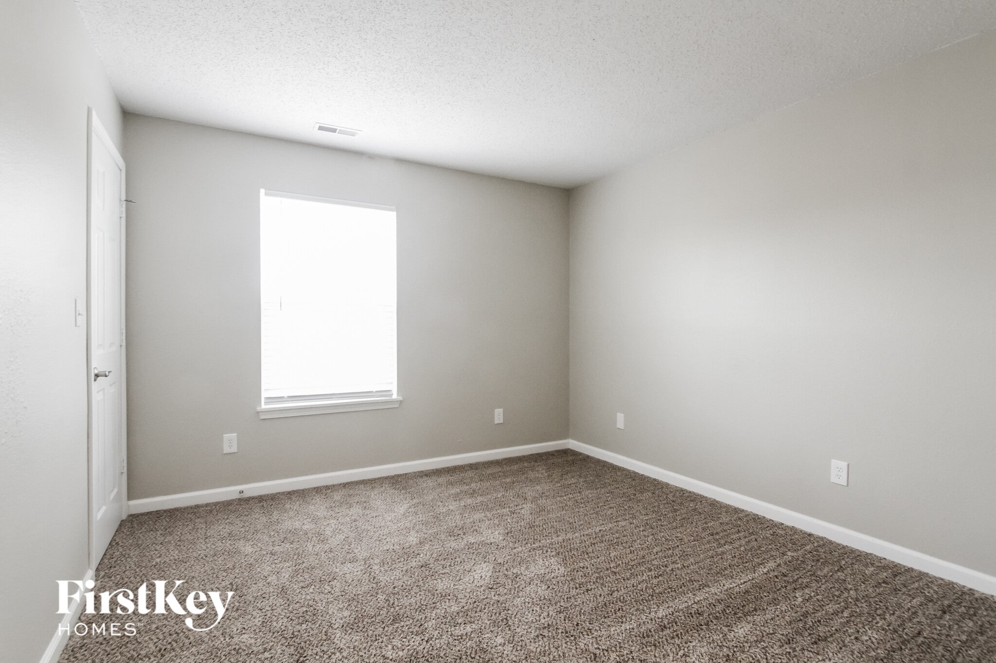 Building Photo - 5323 Alameda Rd