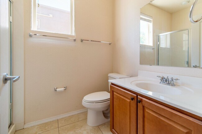 Building Photo - 2 Story 3 Bedroom Townhome Available Now!