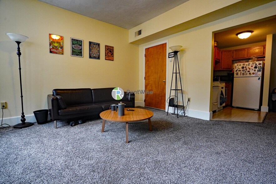 Building Photo - 12 Lorraine Ter