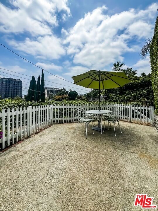 Building Photo - 1233 Ozeta Terrace
