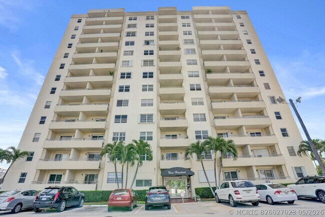 Building Photo - 900 NE 18th Ave