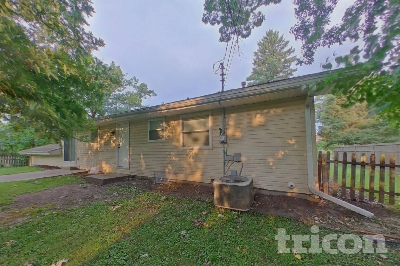 Building Photo - 1420 Boone Ave N