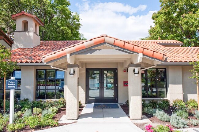 Building Photo - 1600 Villa St