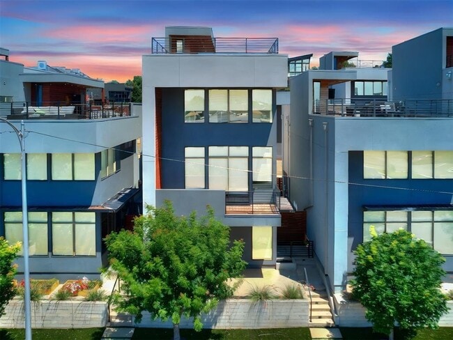 Building Photo - 825 NW 6th St