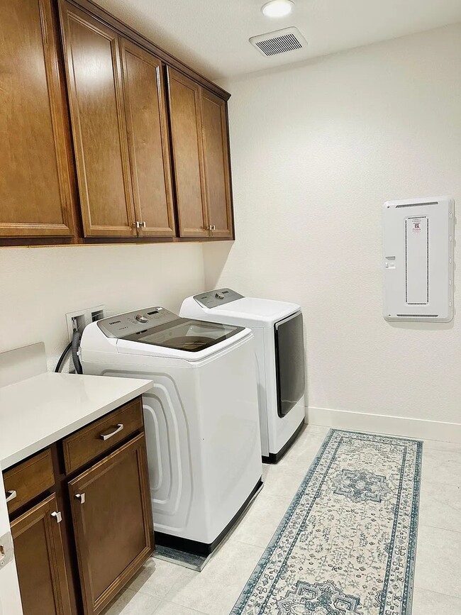 Building Photo - 1646 S Macias Pl