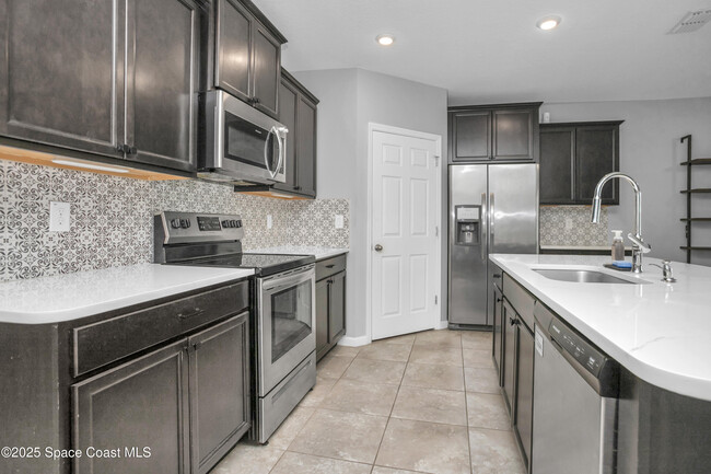Building Photo - 975 Newton Cir