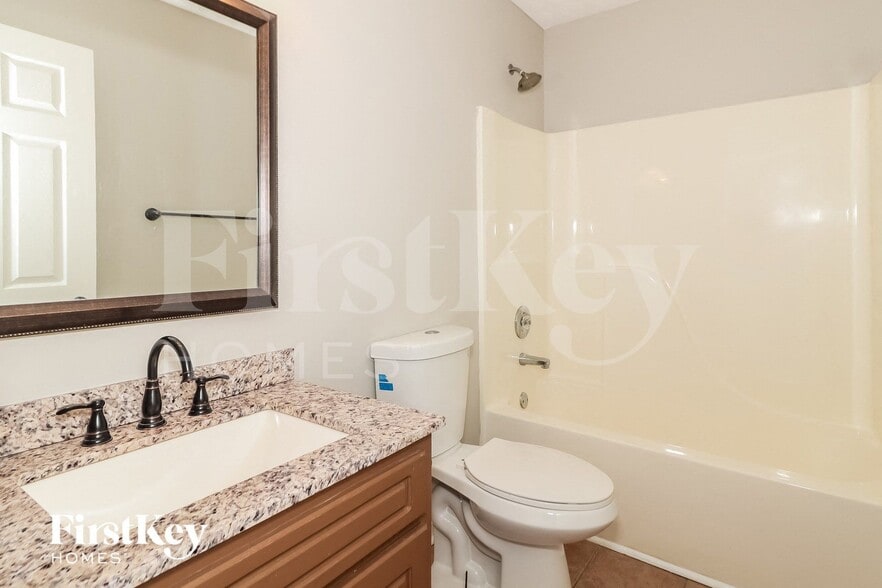 Building Photo - 812 Kendall Park Dr