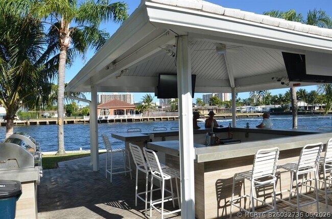 Building Photo - 6417 Bay Club Dr