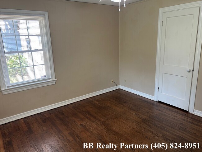 Building Photo - 4338 E 4th Pl