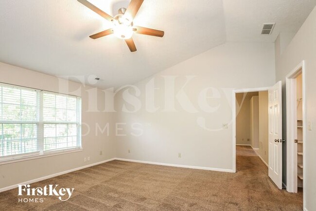 Building Photo - 557 E Pine Ridge Dr