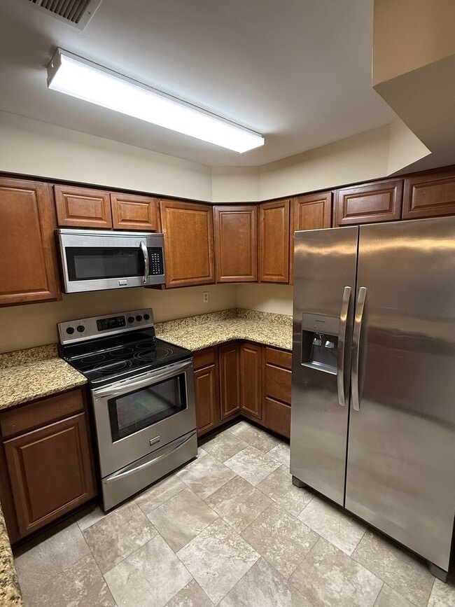 Building Photo - Spacious 3 Bedroom Condo- RENT TODAY & SAVE!