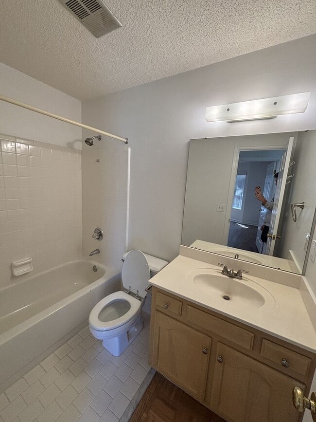 Building Photo - 2 Bed 2 Bath Pelham Available for immediat...