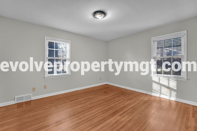 Building Photo - PRIME LOCATION WITH SPACIOUS LIVING!