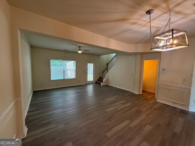 Building Photo - 207 Granite Way