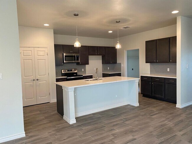Building Photo - 525 CR 306
