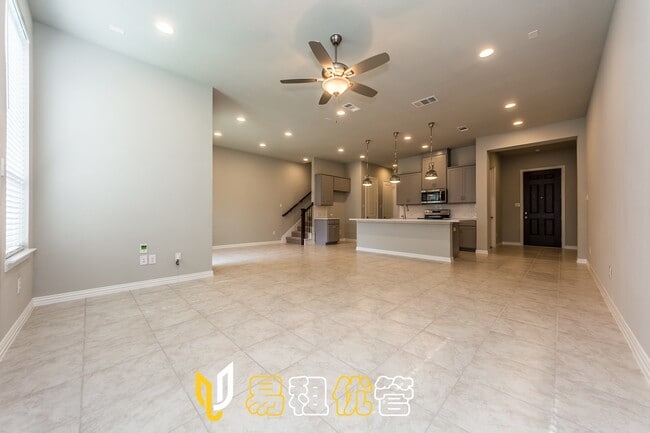 Building Photo - Adorable 3 Bedroom Townhouse-- Coming Soon!