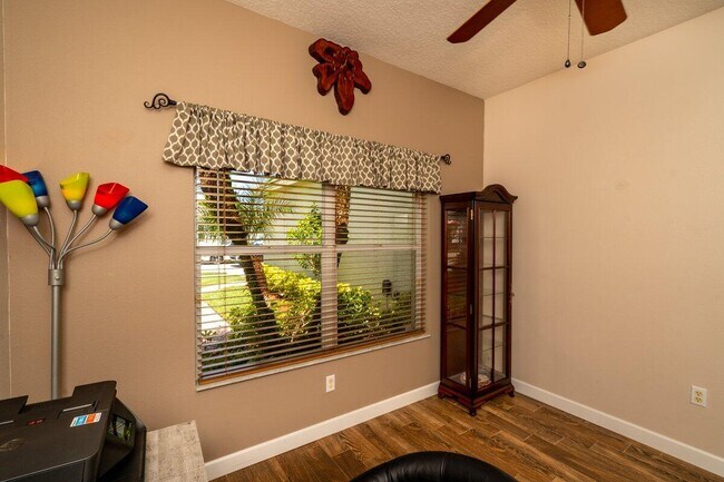 Building Photo - 732 SW Rocky Bayou Terrace