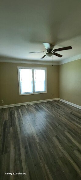 Building Photo - 1048 Falling Water Dr SE