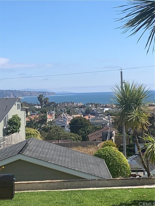 Building Photo - 730 N Paulina Ave