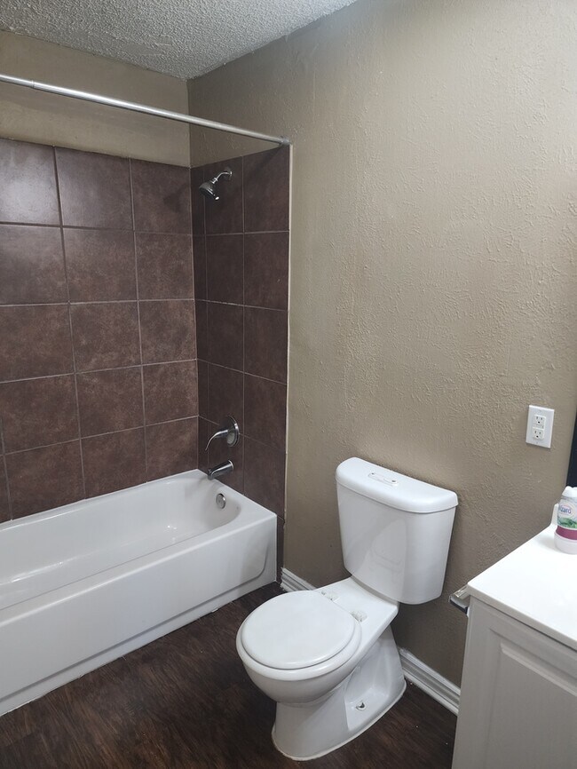 Building Photo - 5325 Weddington Ct