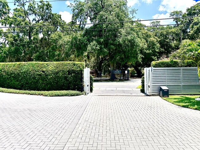Building Photo - 7210 Seminole Dr
