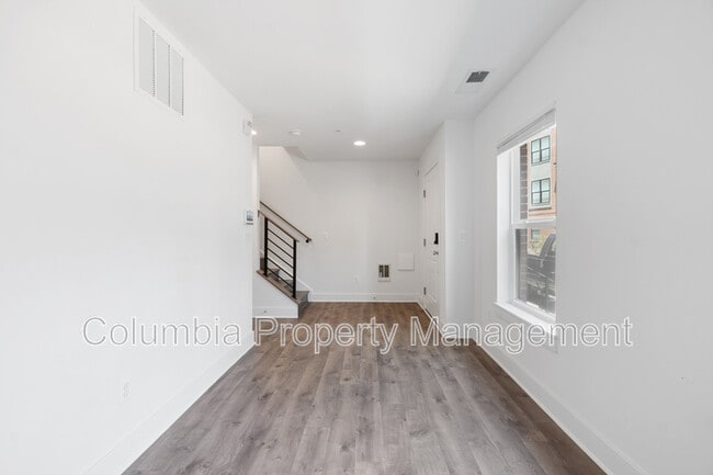 Building Photo - 14 Mural Walk NE