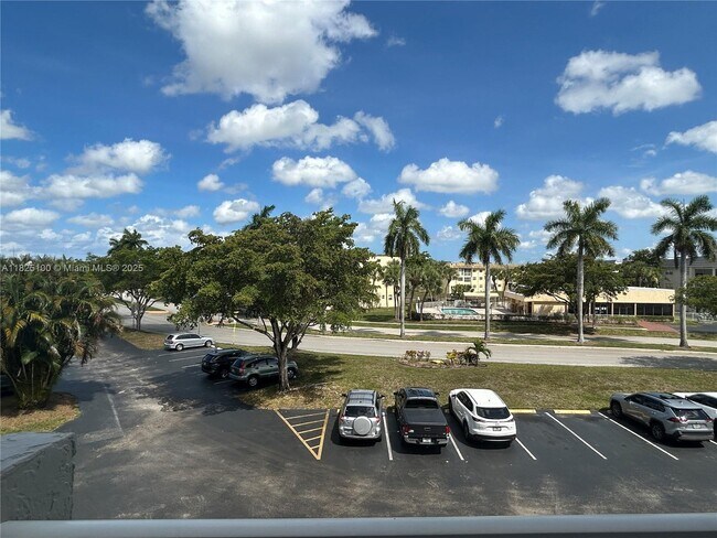 Building Photo - 8350 Sunrise Lakes Blvd