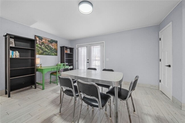 Building Photo - 1202 SW B St