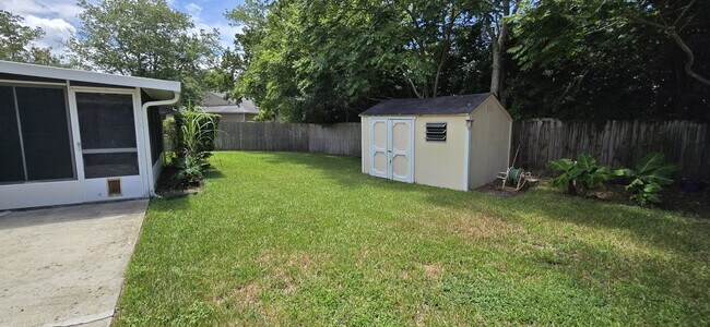 Building Photo - 10864 Steeding Horse Dr