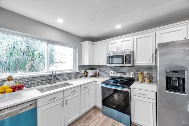 Building Photo - 6311 Newtown Cir