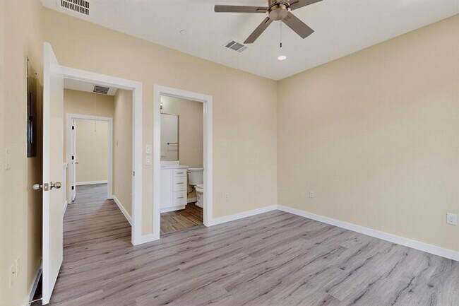 Building Photo - 6909 Wentworth Dr