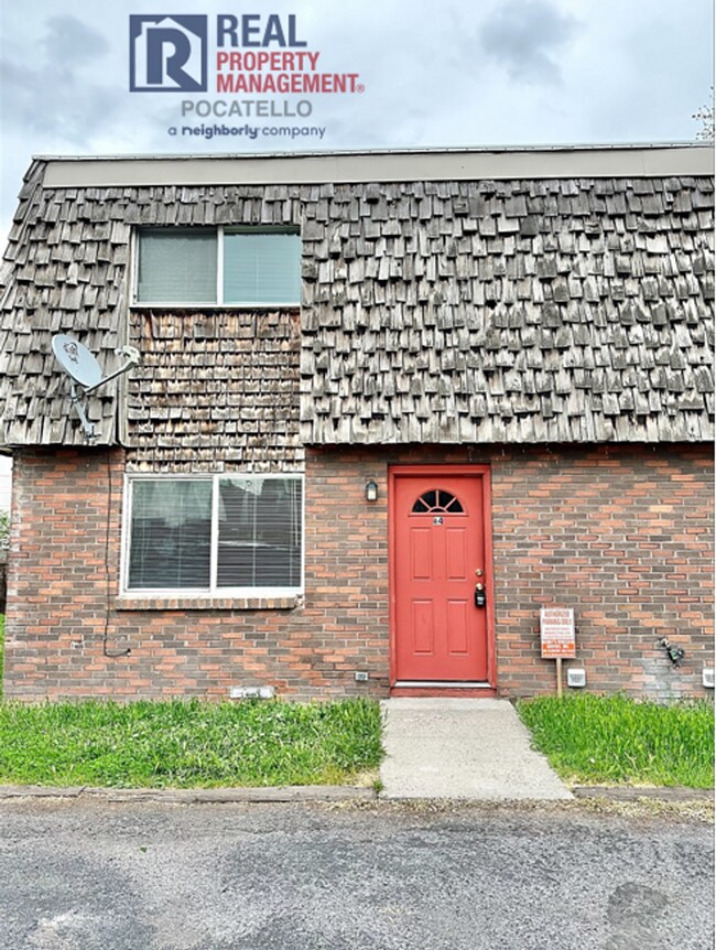 Primary Photo - 230 W Chubbuck Rd