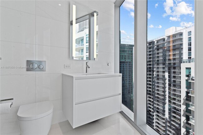 Building Photo - 300 Biscayne Blvd Way