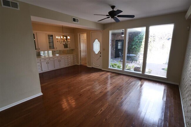 Building Photo - 7620 Del Monte Dr