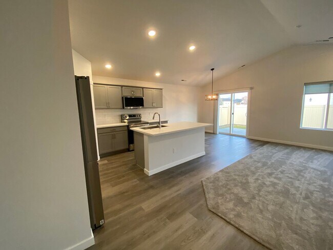 Building Photo - 4 Bedroom 2 Bath Single Level in Meridian Eagle & Ustick available 06/22/26