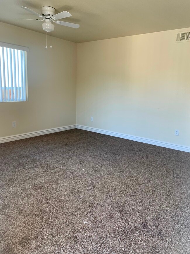 Building Photo - 119 E 84th St