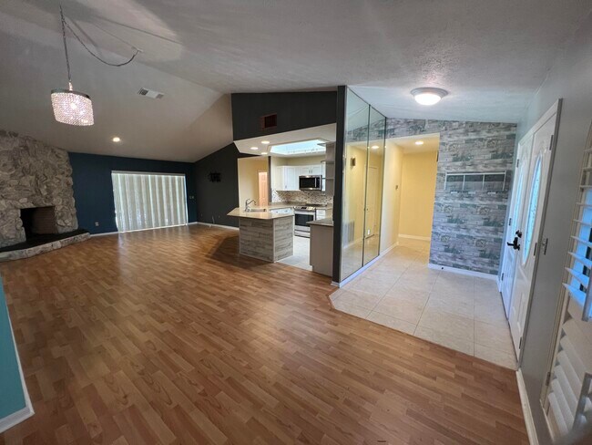 Building Photo - 1925 SE Cheltenham St