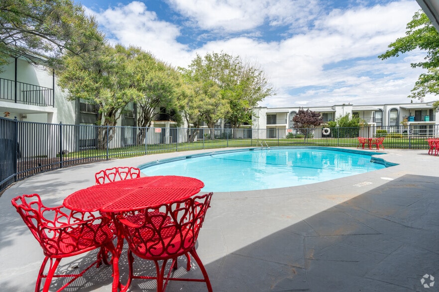 Pool - Centurion Pearl