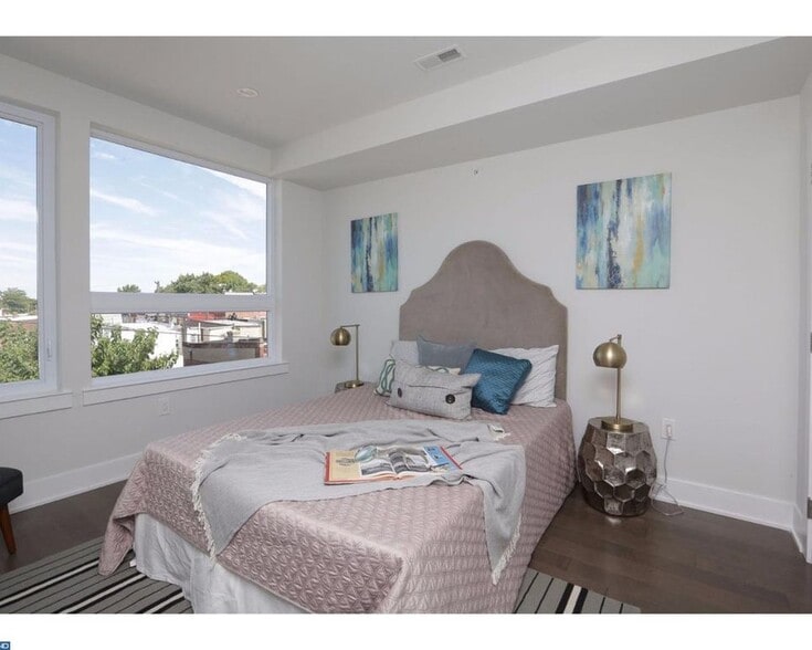 Master Bedroom - 2716 W Cabot St