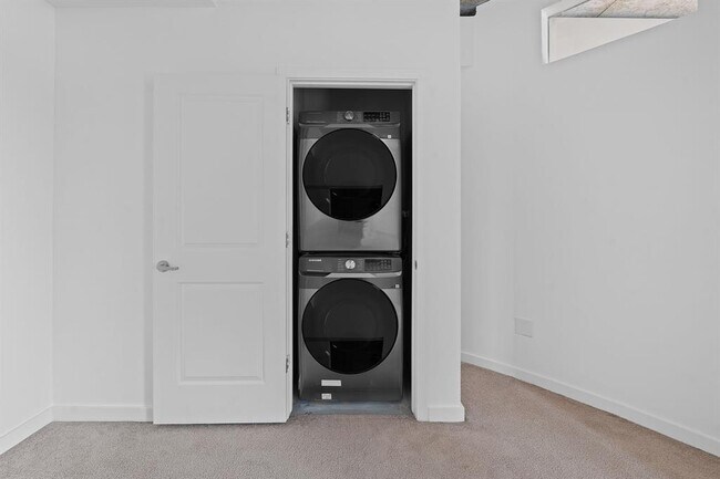 Building Photo - 360 Nueces St