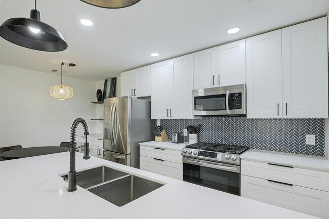 Building Photo - 3605 Leafield Dr