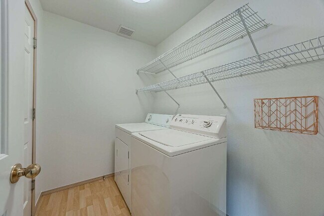Building Photo - **NO SHOWINGS AT THIS TIME. WE HAVE A PEND...