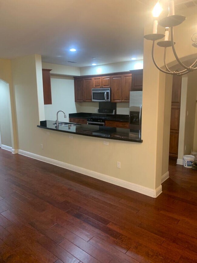 Beautiful Kitchen - 5037 Rosewood Ave