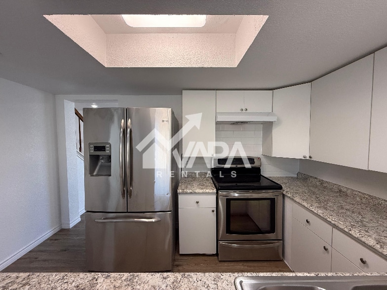 Building Photo - 6115 Lake Kemp St